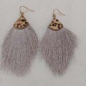 LUSH NWOT GREY LEOPARD PRINT TASSEL BOHO SILKY FRINGE THREAD HOOK EARINGS 3"-